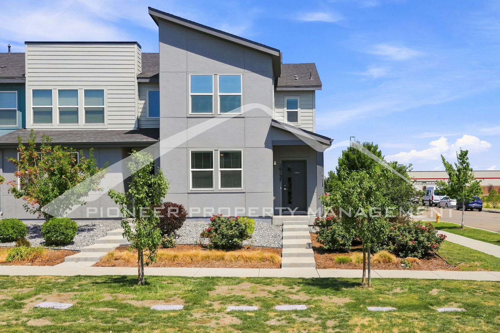Spacious Townhouse with Central AC and 2-Car Garage – photo 1