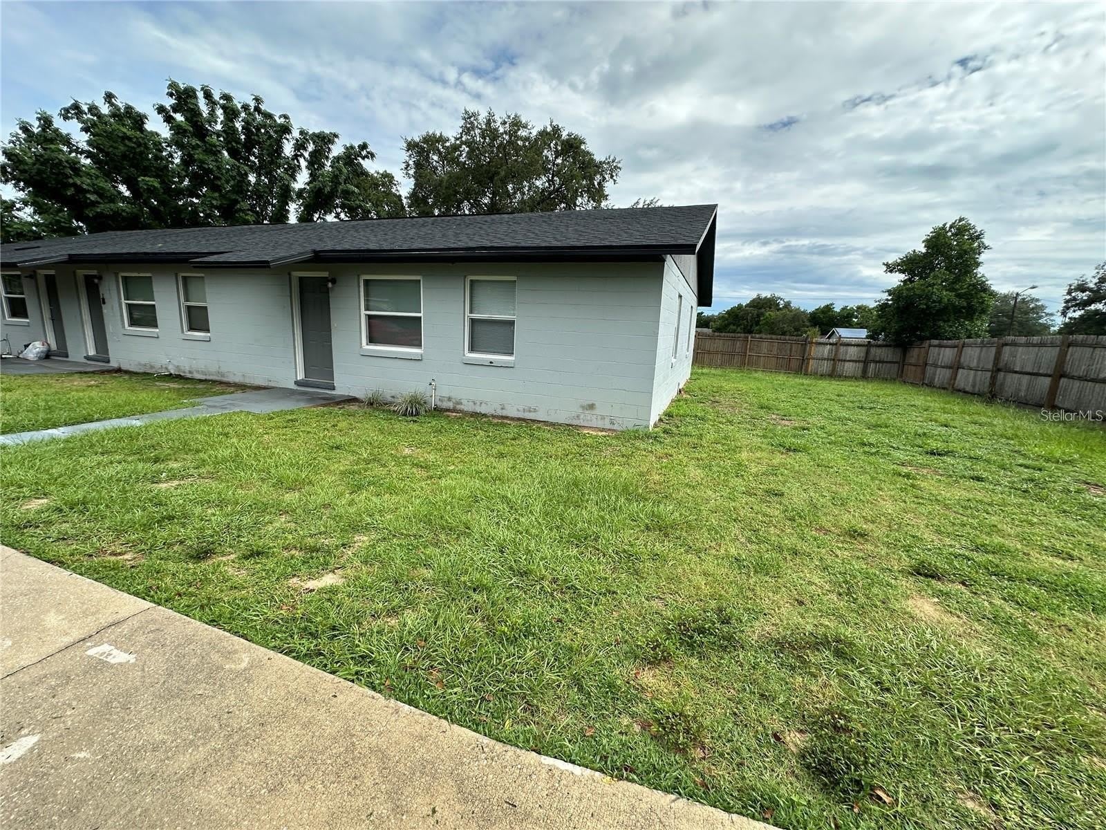 1112 MARTIN Street – photo 2