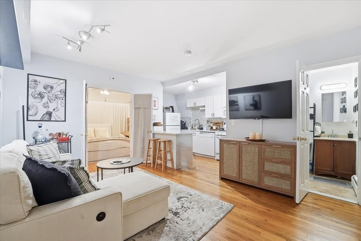 516 ADAMS ST – photo 3