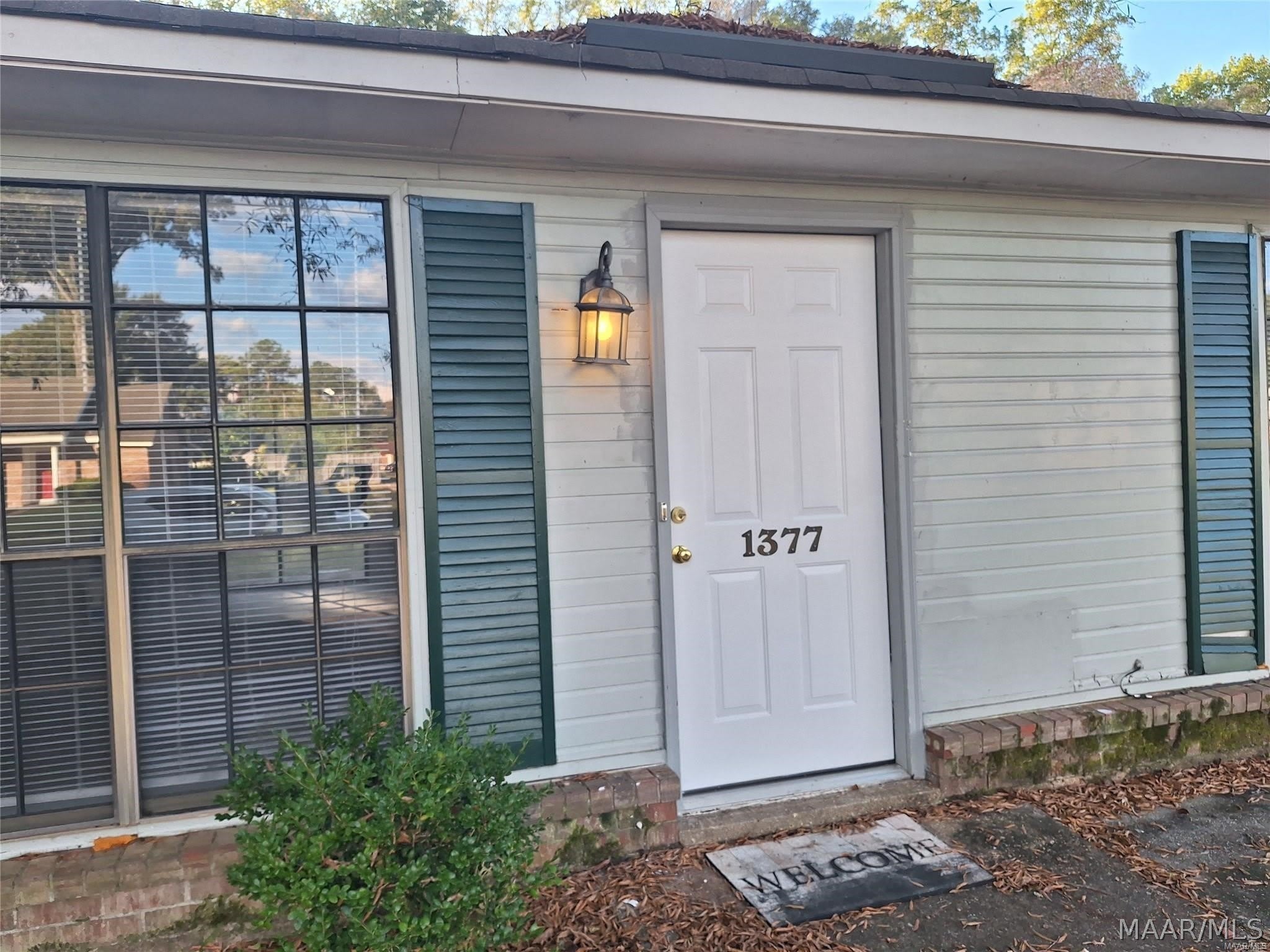 1377 DUNBARTON Road – photo 3