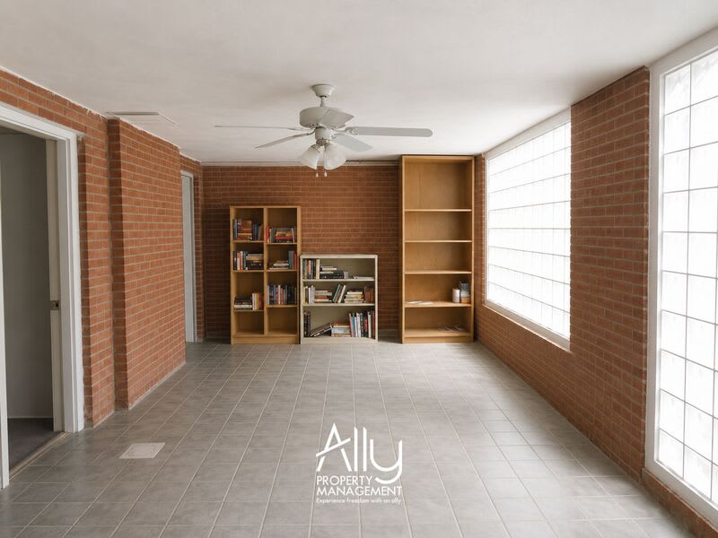 1605 Cambridge Circle – photo 3
