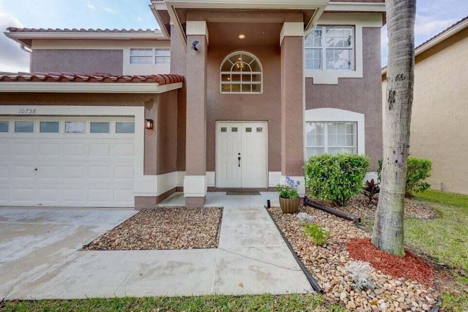 10758 Lake Jasmine Drive – photo 2