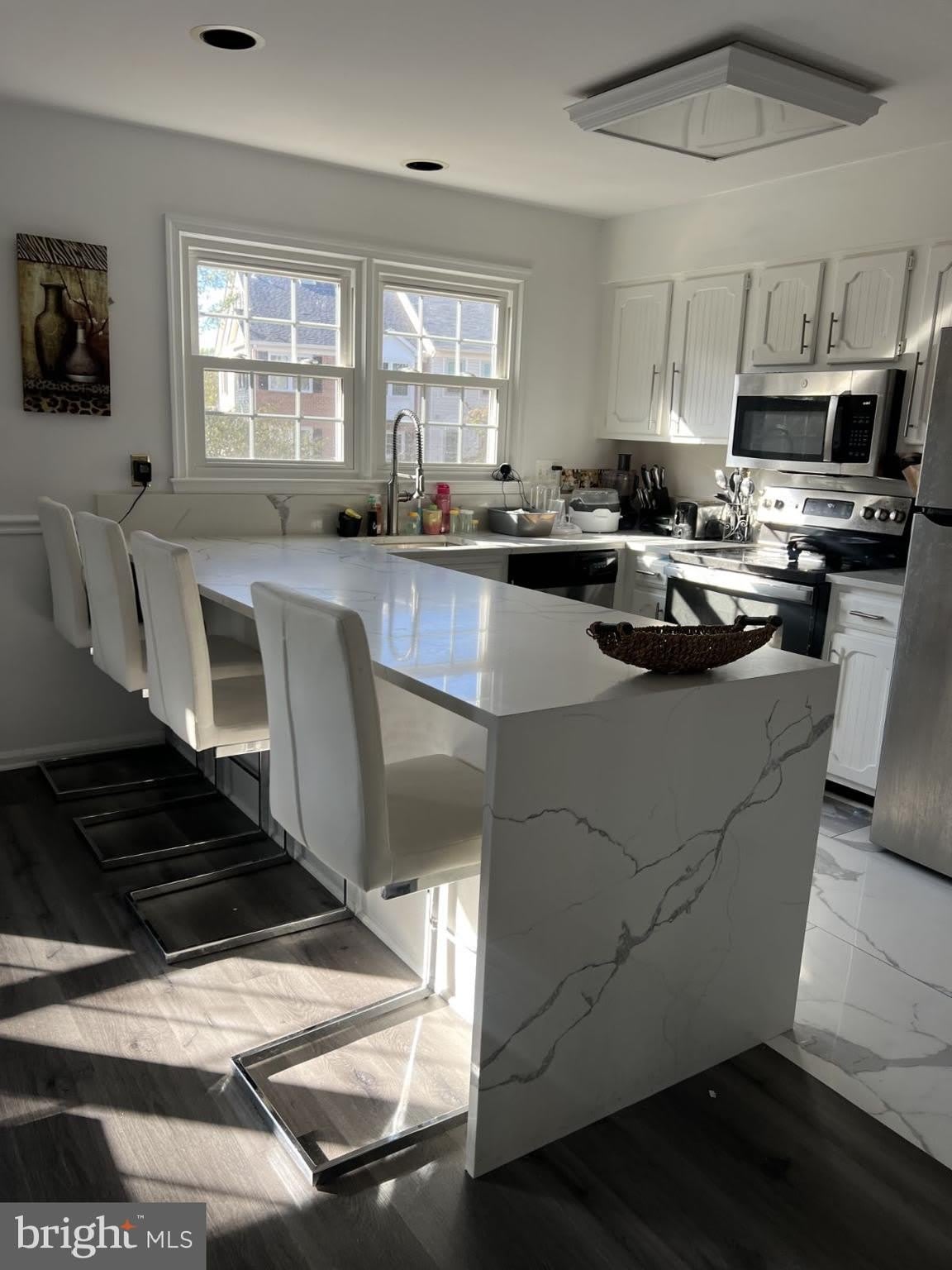 8719 DELCRIS Drive – photo 1