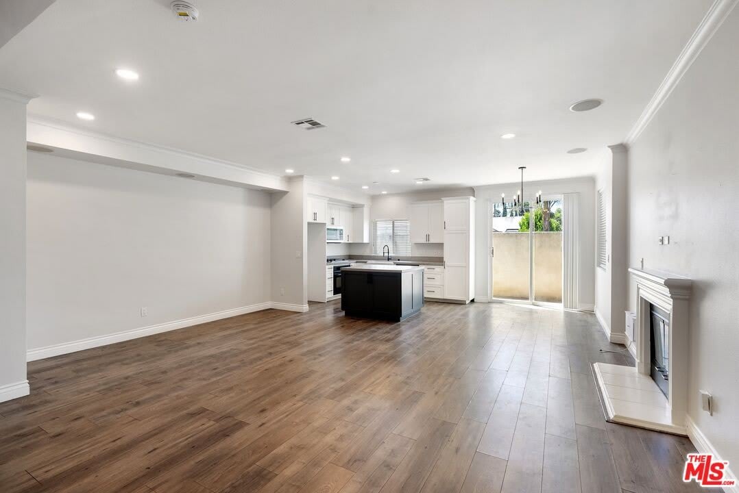 7124 Farralone Ave – photo 2