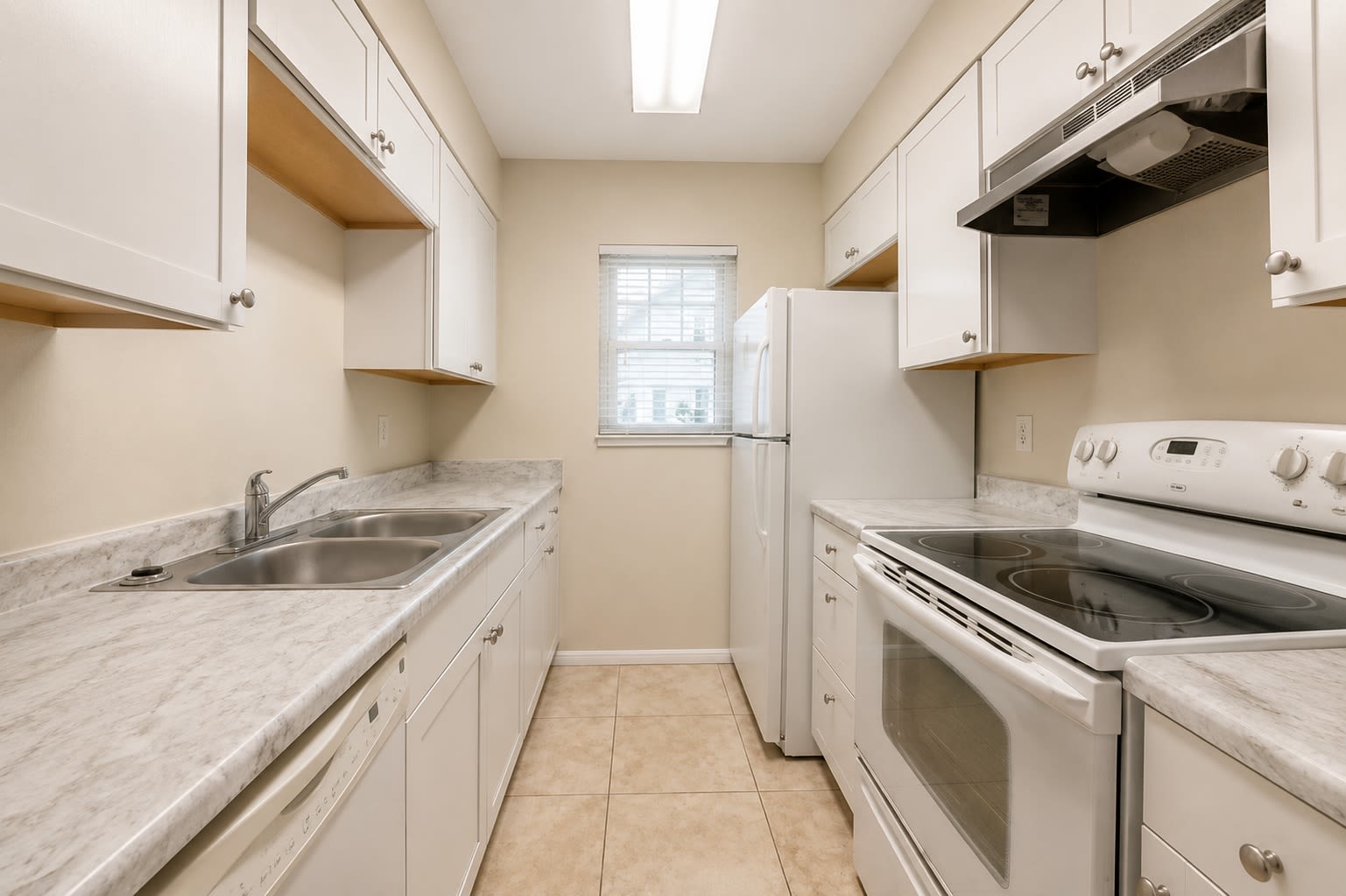 828 Sky Lake Circle B – photo 3
