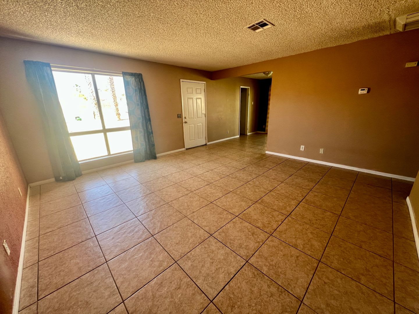 Nice 3 Bedroom 2 Bath with Washer/Dryer – photo 5