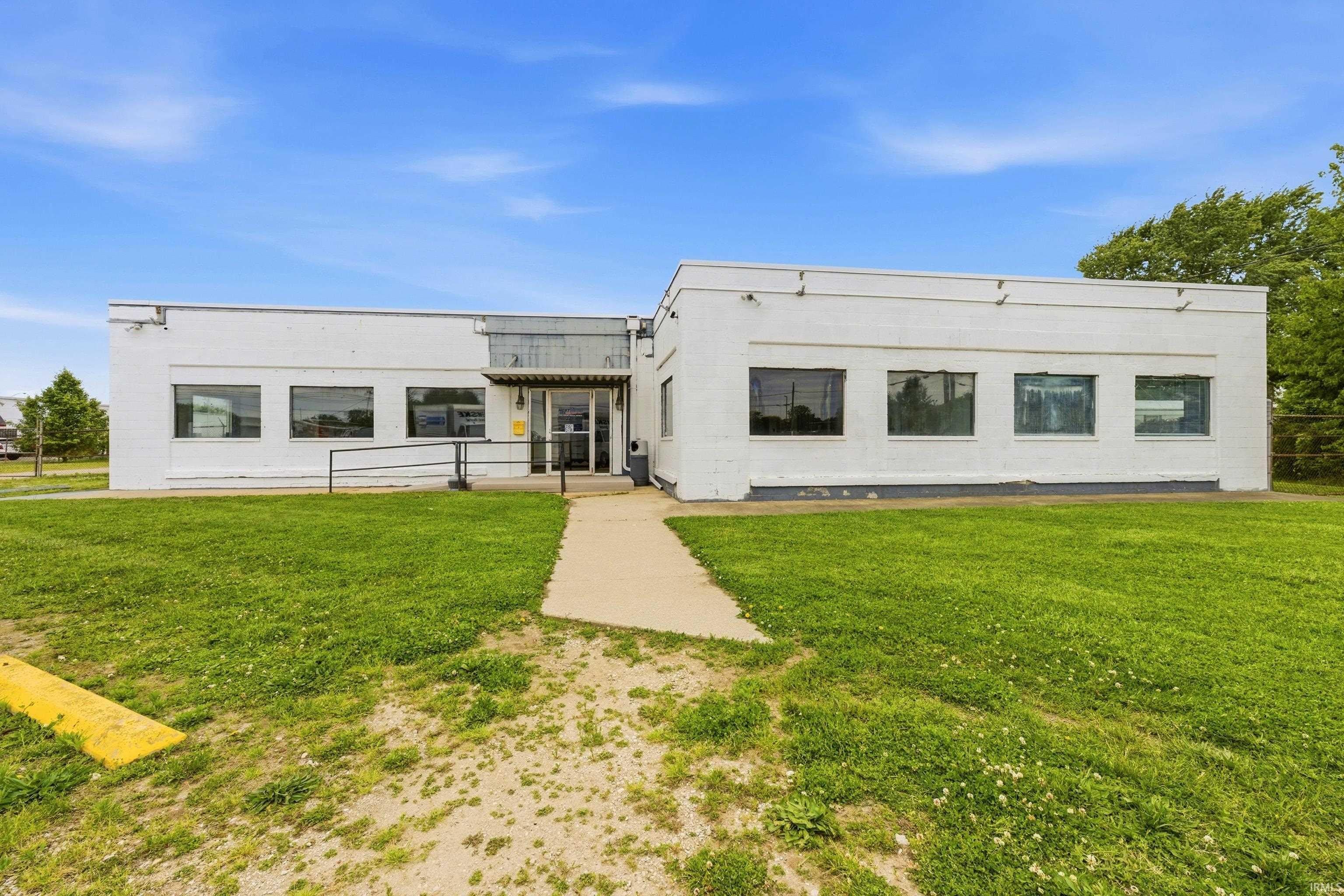 4415 N Broadway Avenue – photo 3