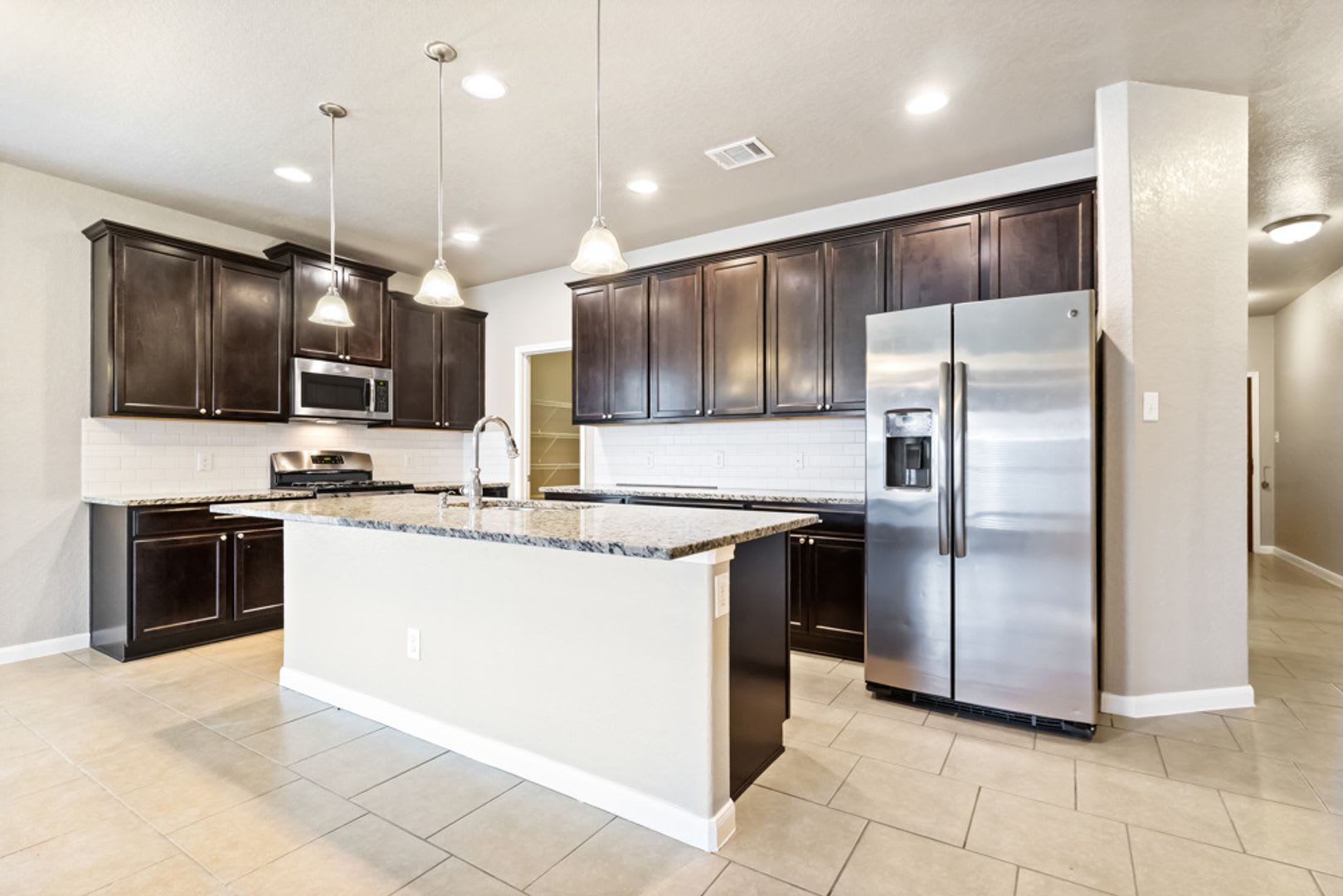 Freshly Painted Bricewood Home With Laminate Flooring In Bedrooms 3 Bedrooms 2 Baths Great Nw San Antonio Location – photo 4