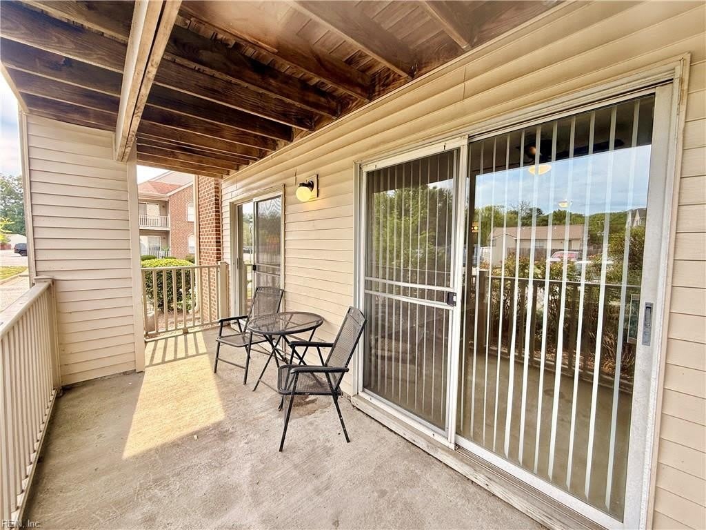 512 Thorncliff DR – photo 3