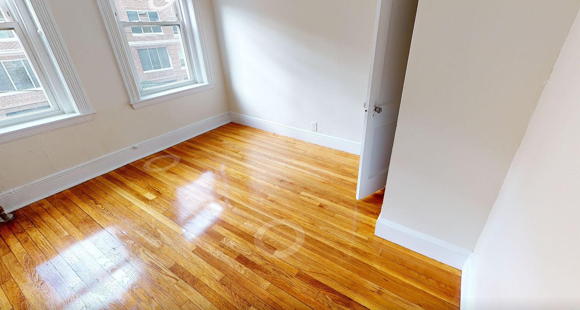 Charming 2 5 Bedroom No Broker Fee – photo 3