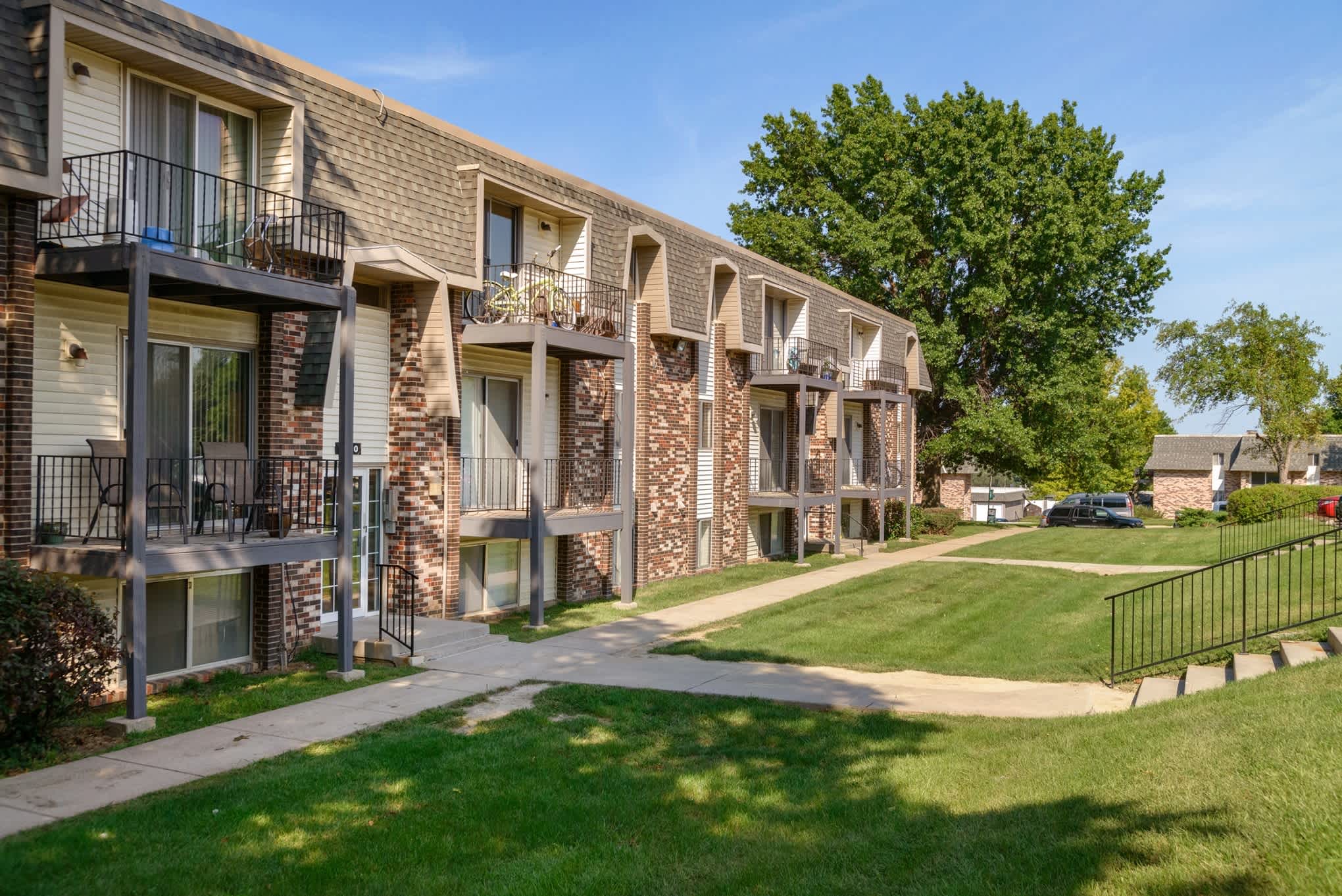 Camelot Village Apartments – photo 2