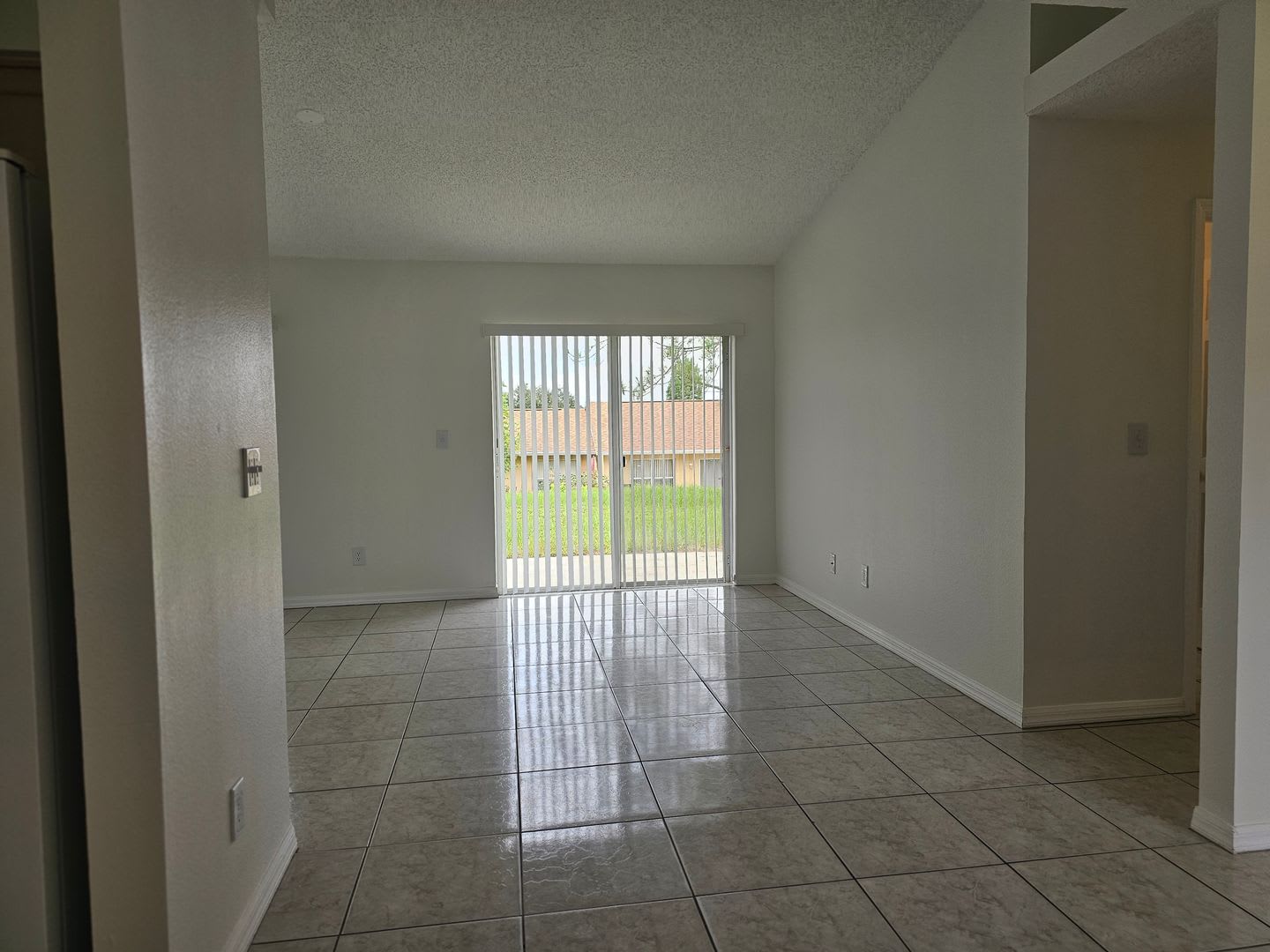 Bright & Spacious 3-Bedroom Home in the Heart of Clermont! – photo 2