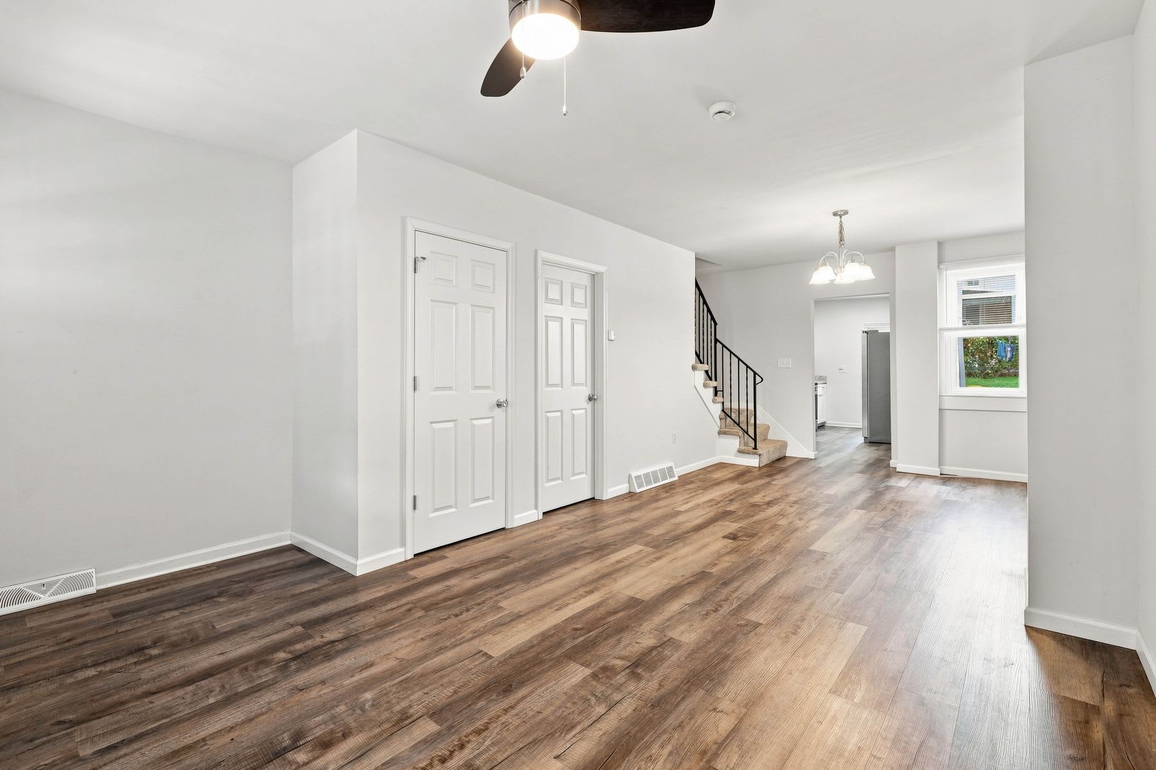 Beautiful 3 Bed 1 Bath Available Now – photo 5