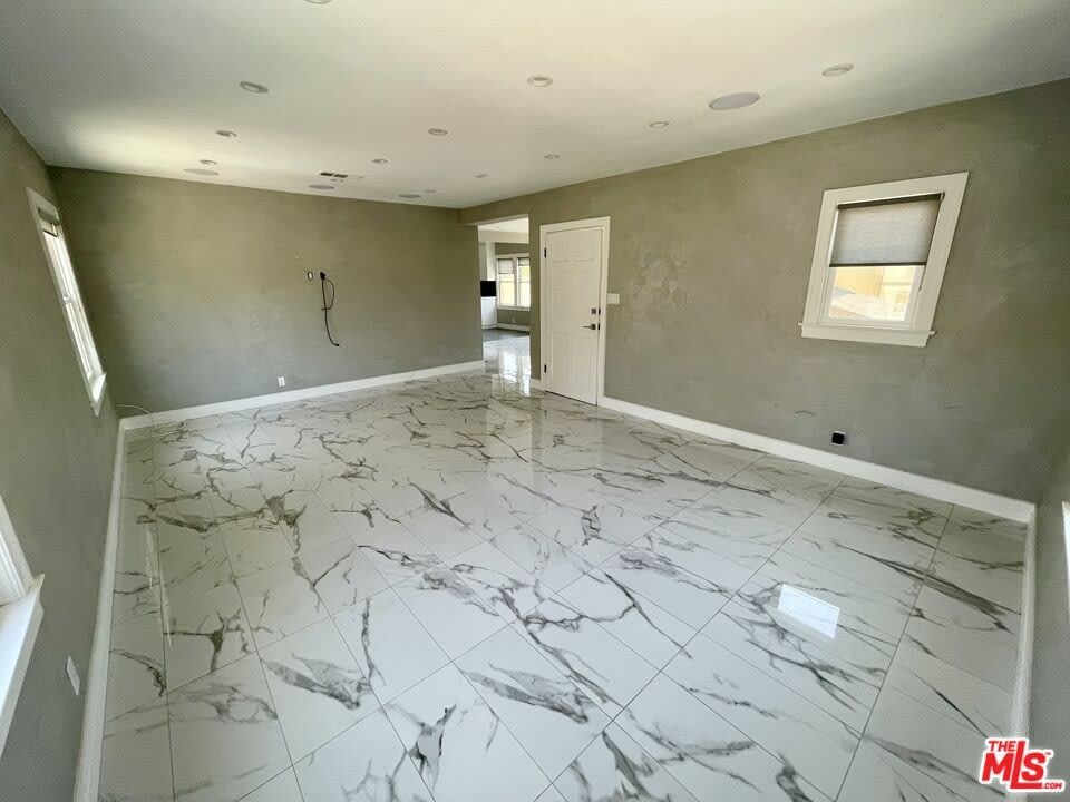 842 S Wooster St – photo 3