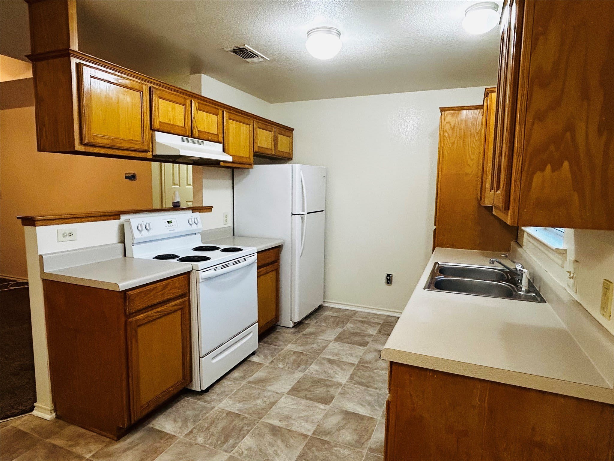 1602 Moss Street – photo 5