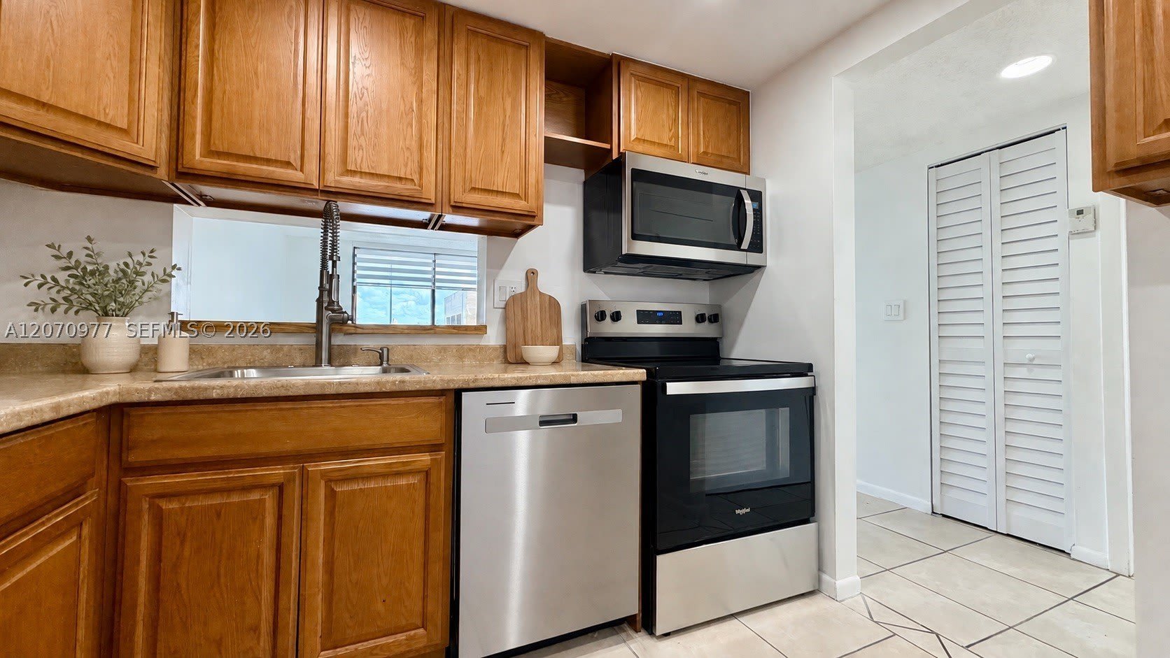 8615 Nw 8Th St – photo 5