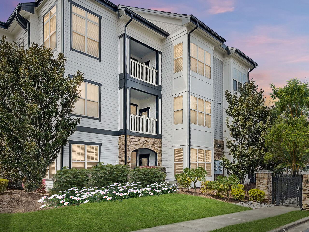Southpoint Village – photo 3