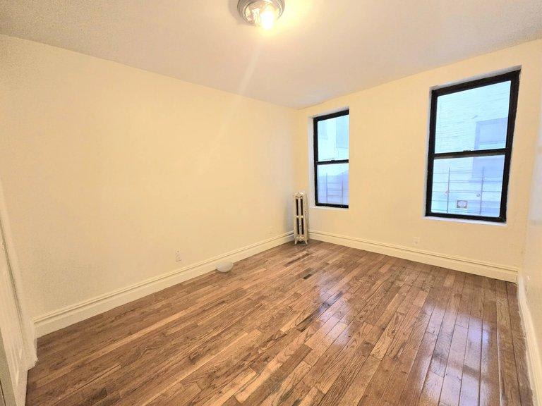 744 Coster Street – photo 4