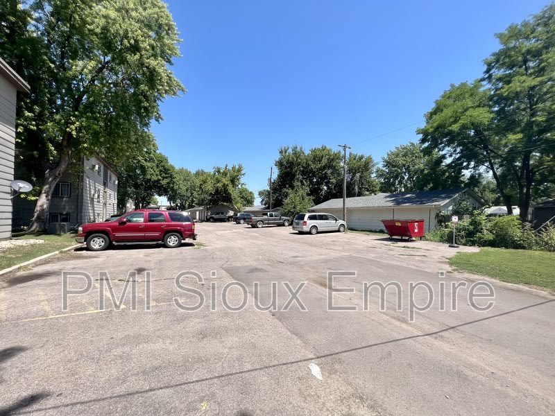 120 S Garfield Ave. – photo 2