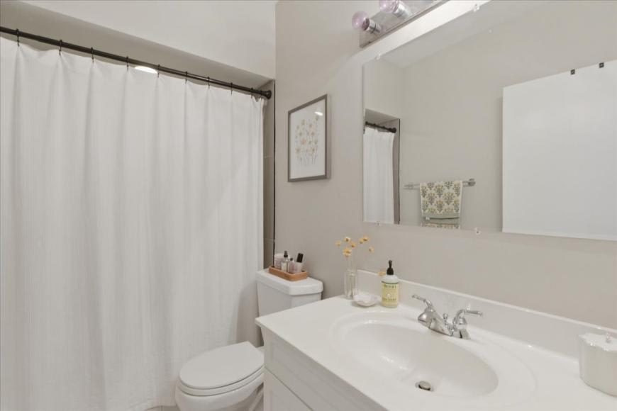 1038 N Marshfield Ave – photo 3