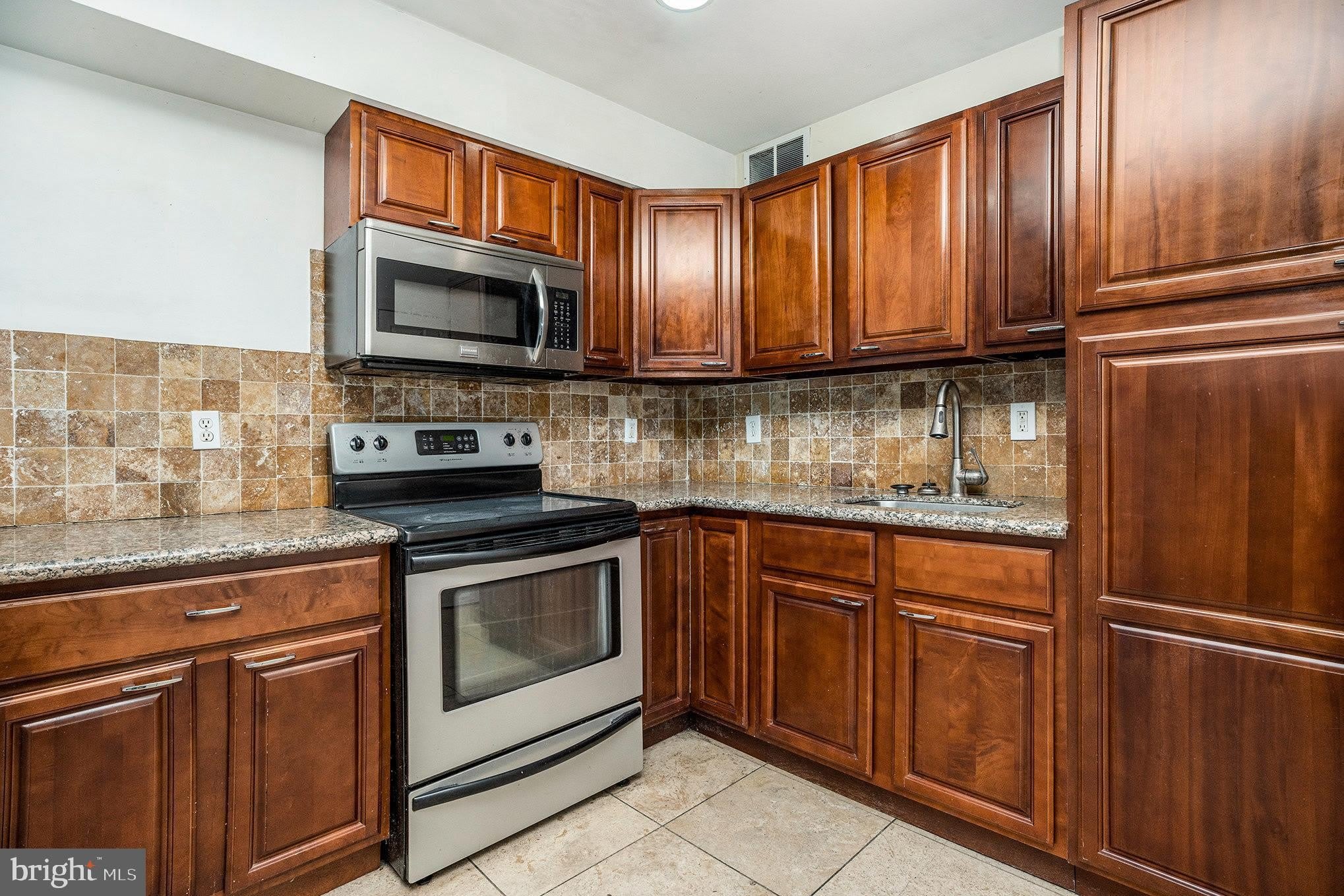 2027 N 15TH Street – photo 4