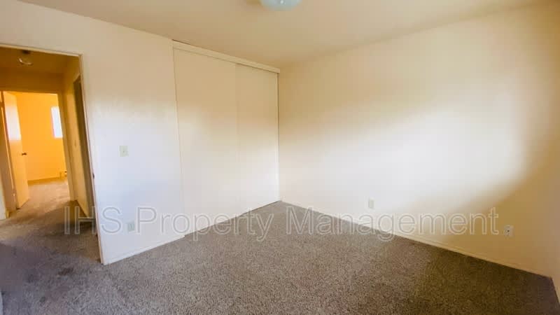 1913 Hoxie Ave – photo 4