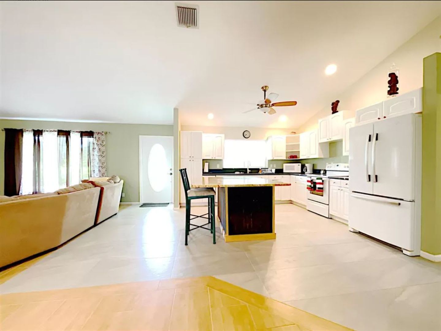Room to Roam: 5BR/3.5BA Pool Home with Mother-in-Law Suite – photo 5