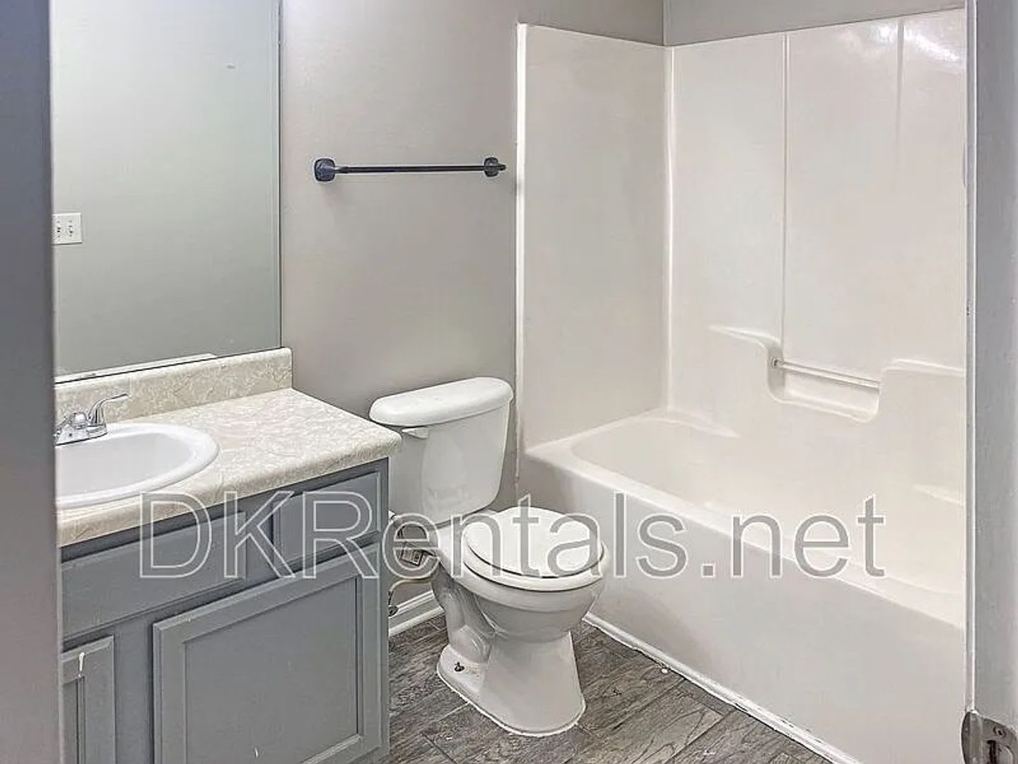 Room in 3 Bedroom Home at High Park Ln – photo 4