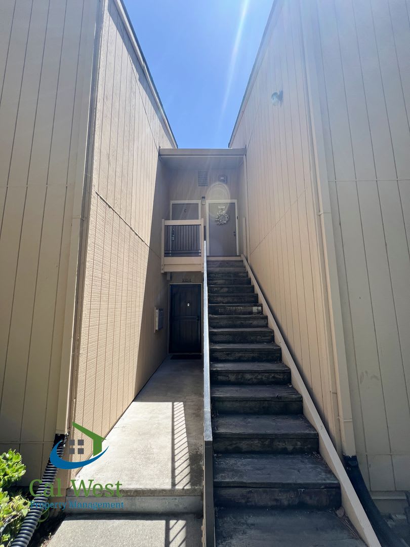 2895 2 Bedroom 2 Bath Upstairs Condo In Santa Clara – photo 2