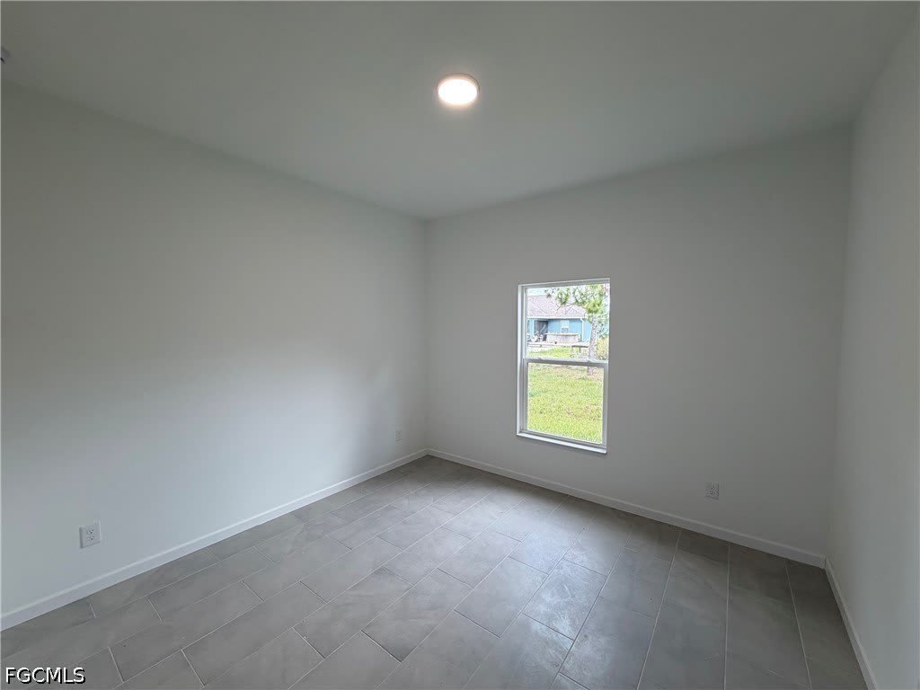 1092 Norton Avenue S – photo 3