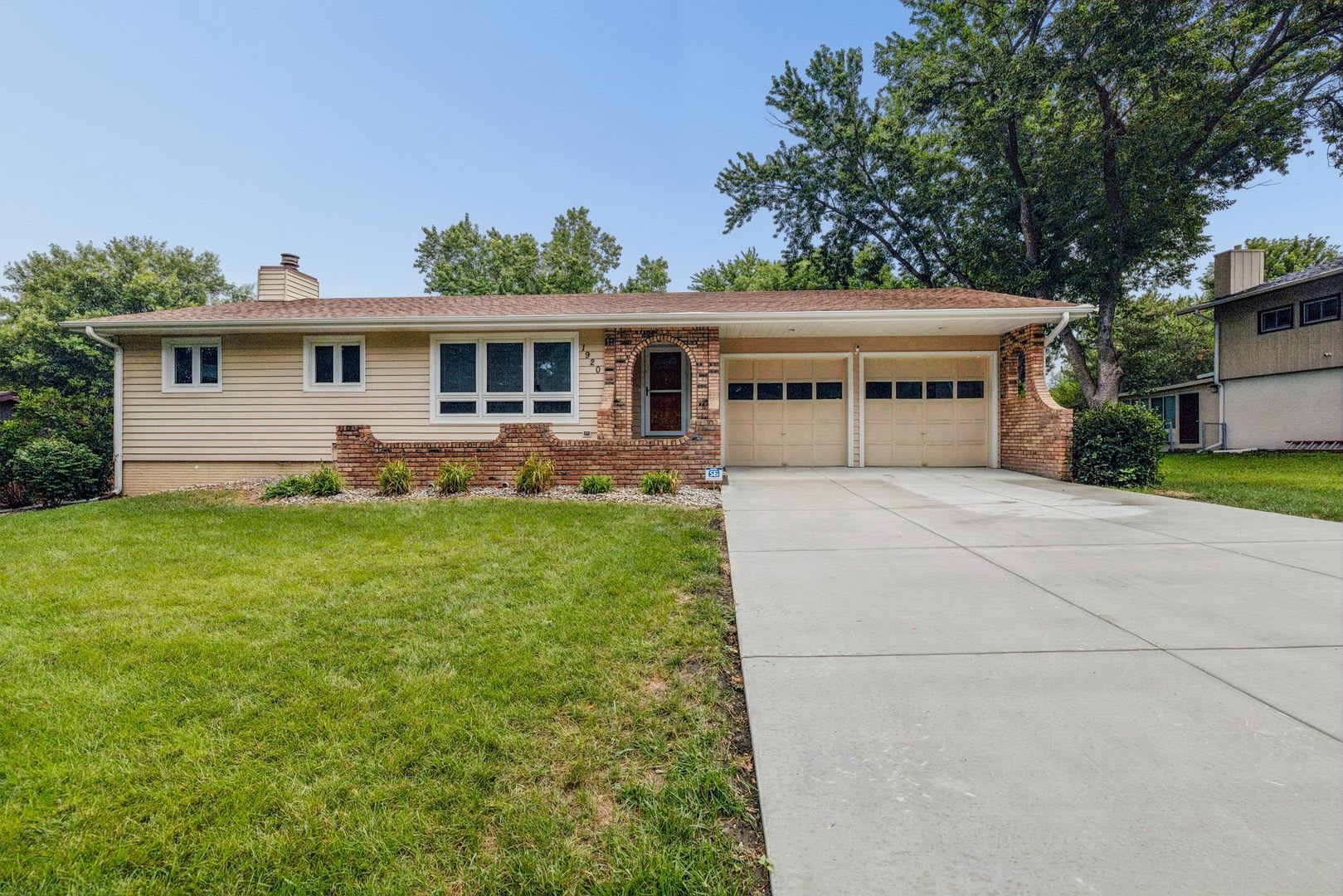 4 Bedroom Lincoln Ranch Home! – photo 1