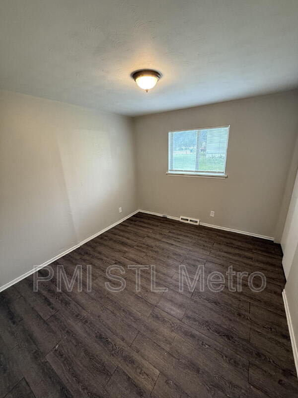 519 Graf Ave – photo 5