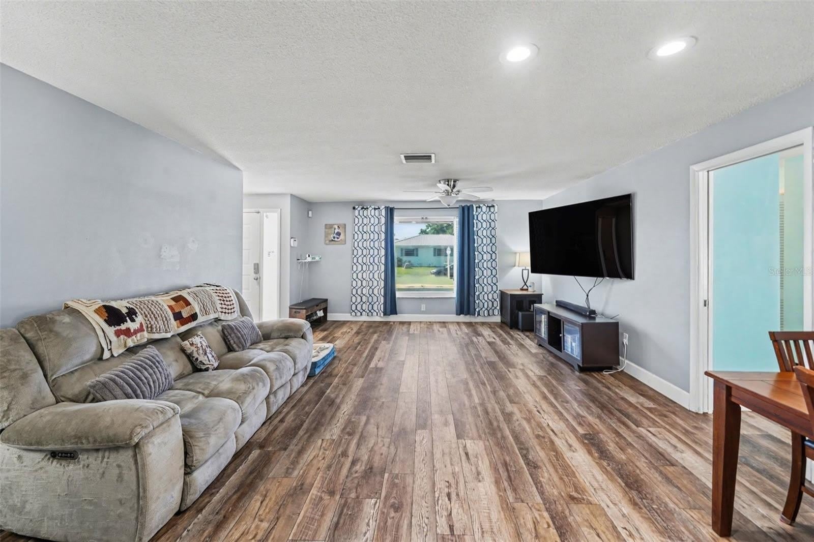 2561 BLACKWOOD Circle – photo 5