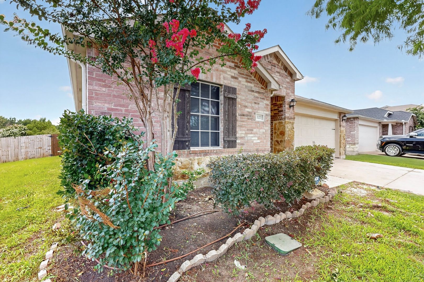 Beautiful 3-Bedroom Home in Spring Creek – photo 5