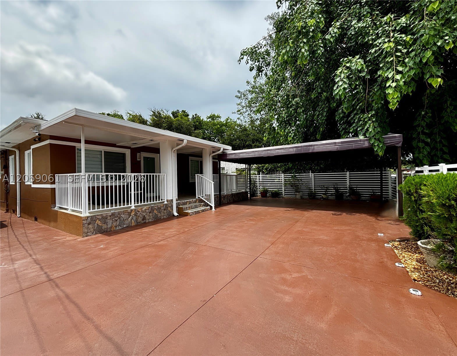 1043 NW 33rd St – photo 4