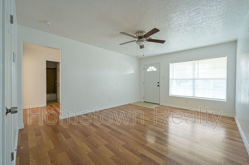 1407 NW Logan Avenue – photo 5