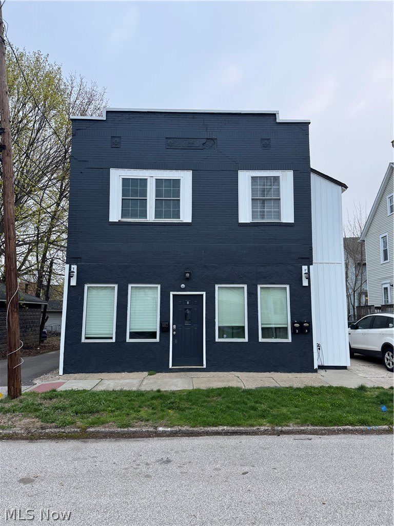 667 W Park Avenue – photo 2