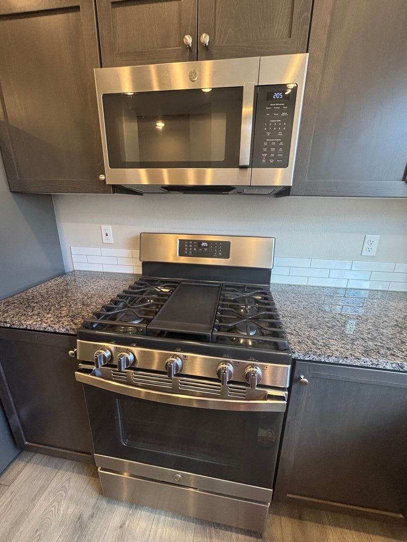 Now offering $400.00 off first month's rent move in special! – photo 5