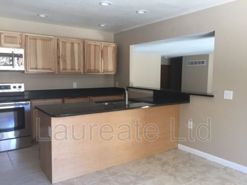 2072 S Oakland St – photo 4