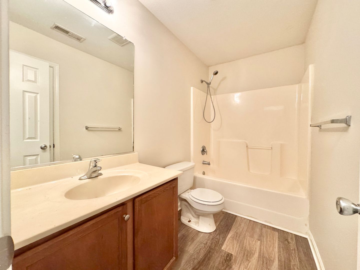 Open concept 3 or 4 BR in Manchester Subdivision – photo 4