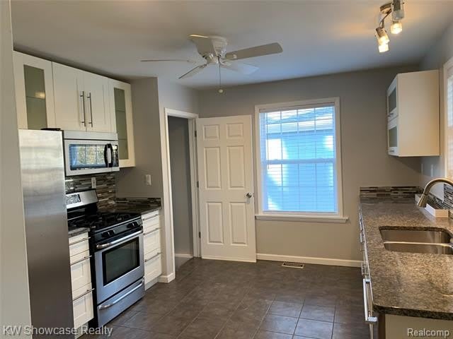 2050 Wycliffe Avenue – photo 2