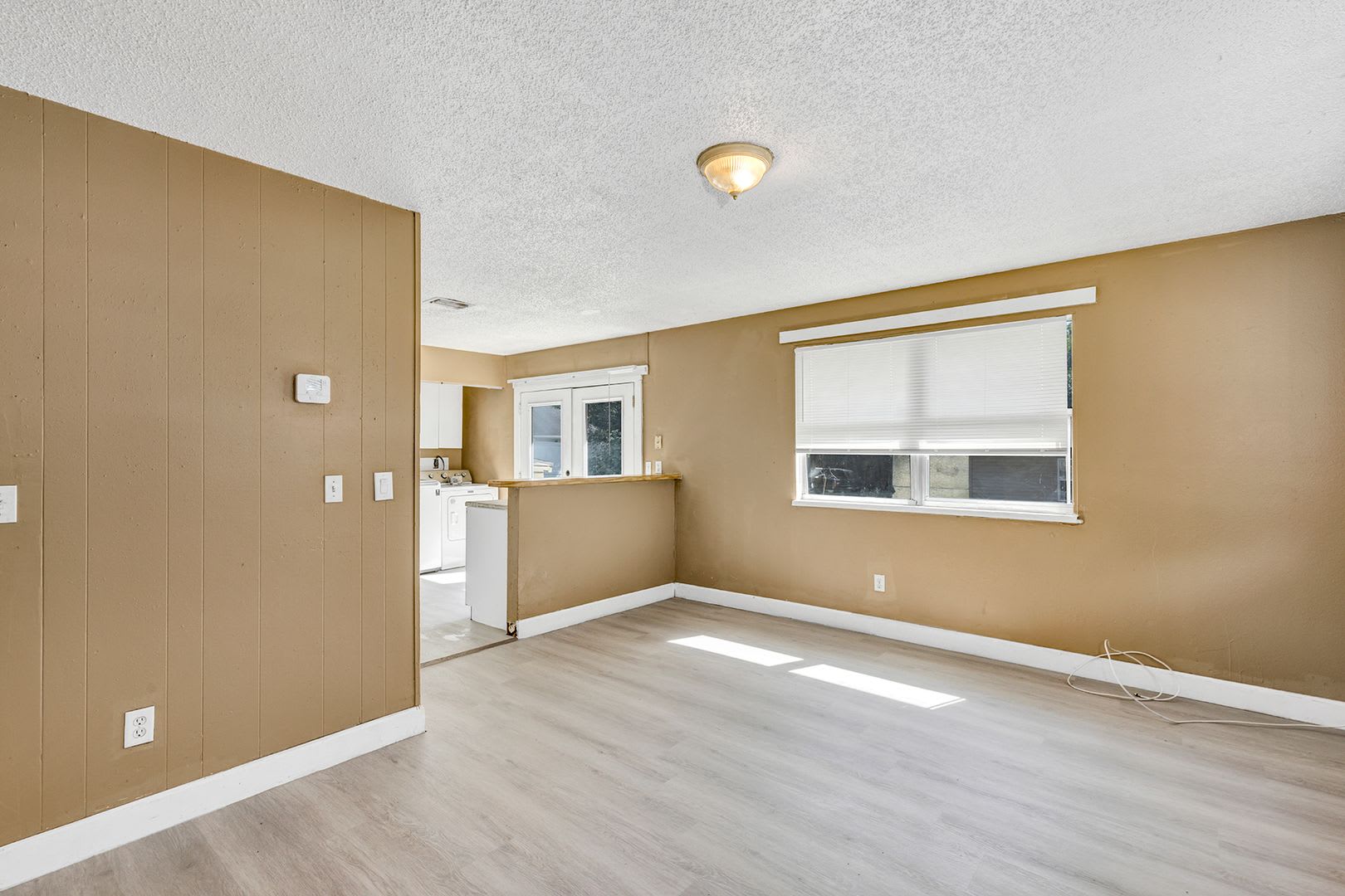 Affordable 2-Bedroom Home with spacious yard – photo 5