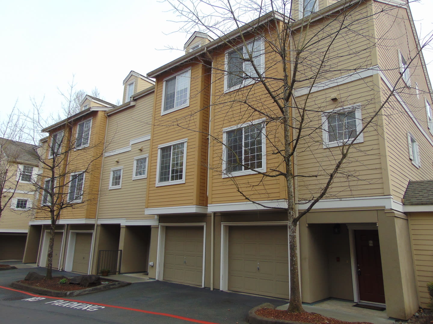 Nicely Updated 3BR RentonTownhome, Great Location! – photo 1