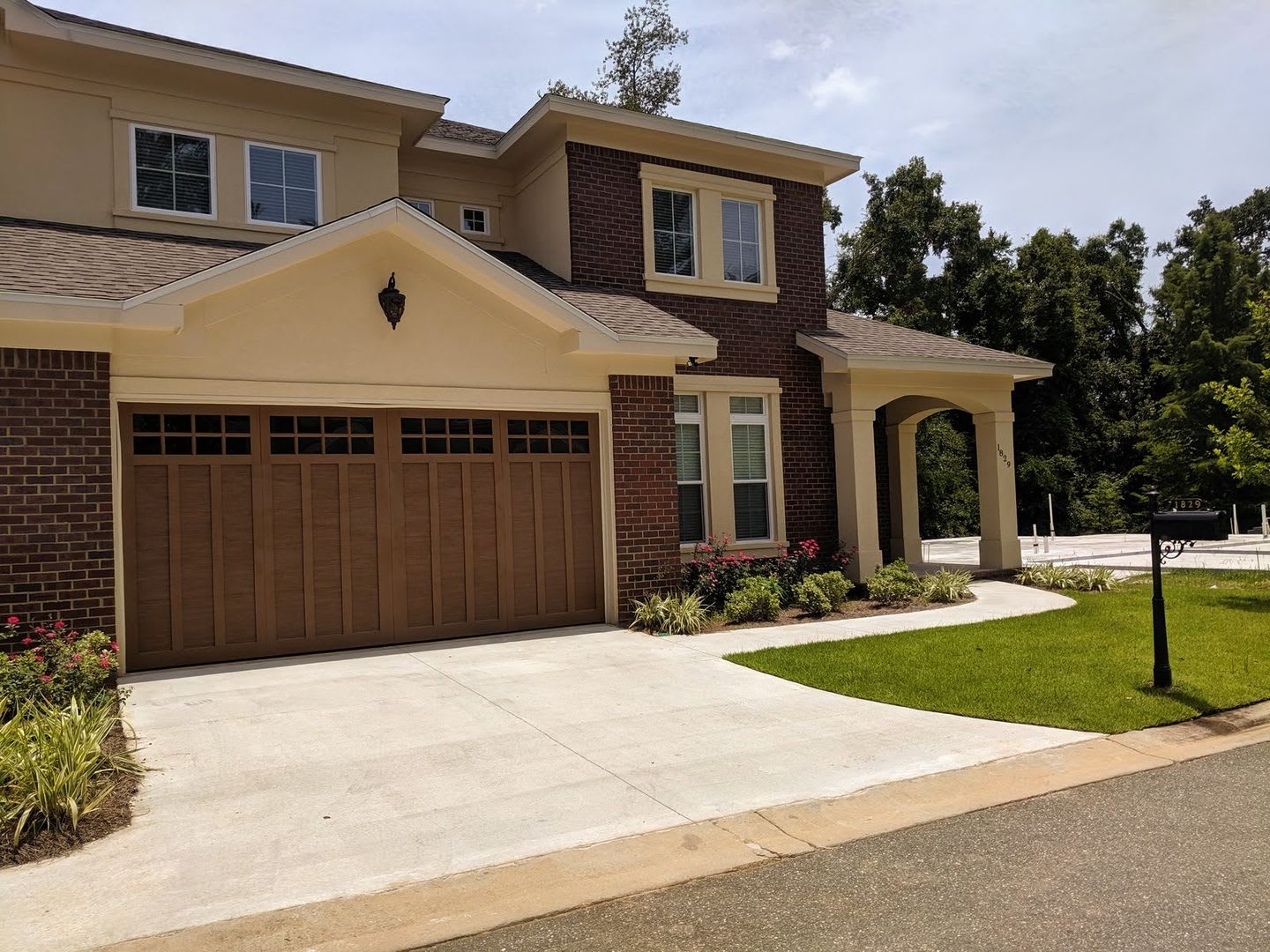 An amazing Townhouse for people who like big open space down Bedroom 4 Bathroom 3.5 – photo 1