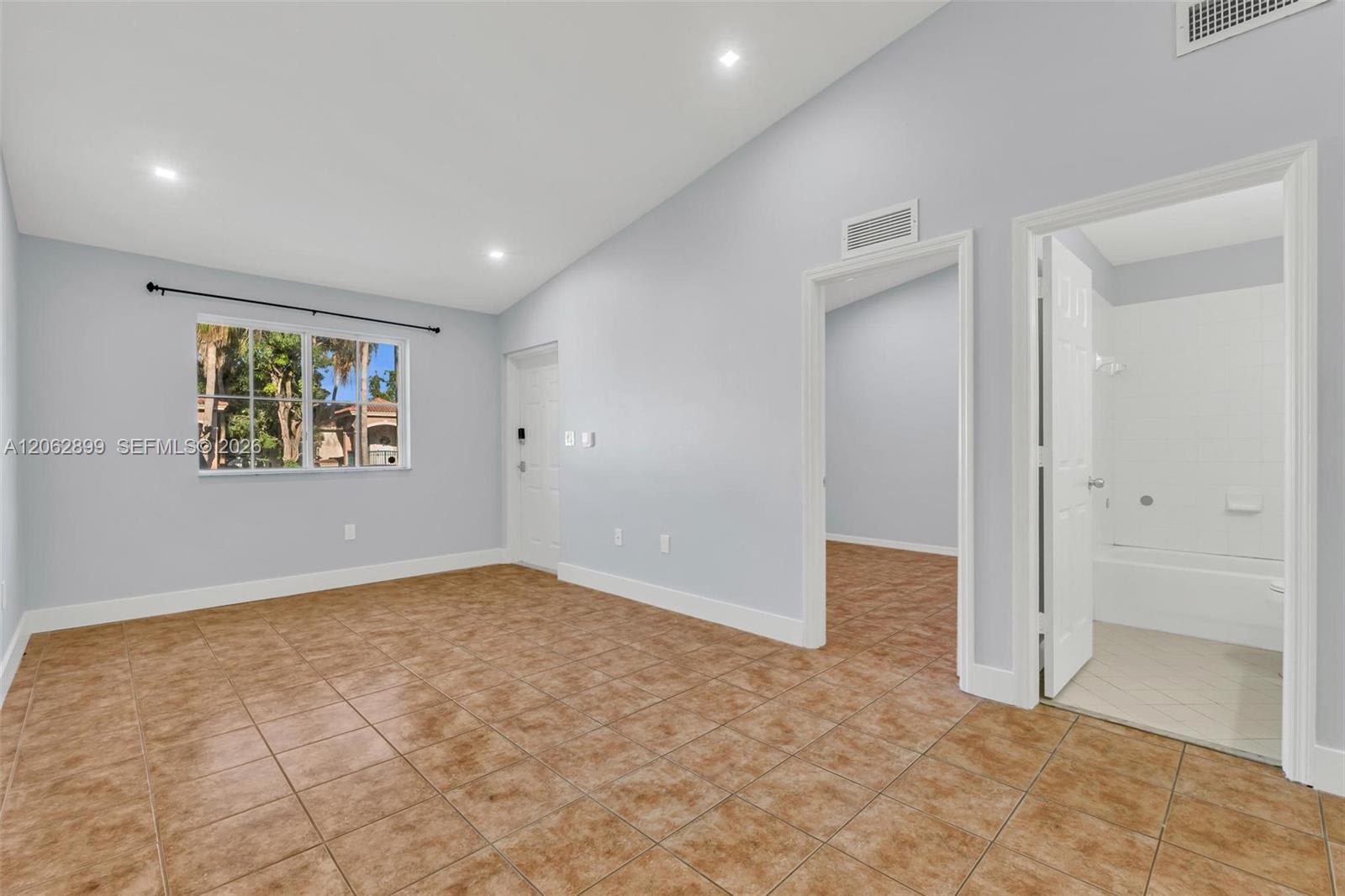 2910 Southeast 13th Road – photo 2