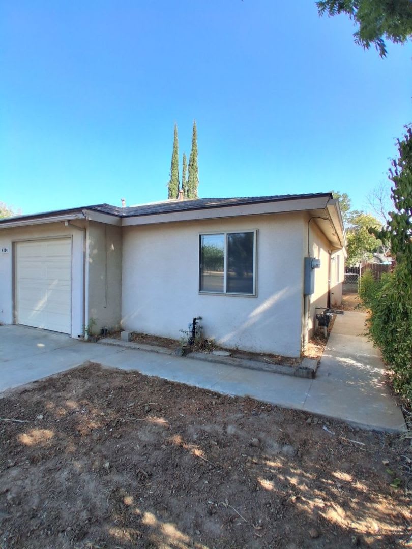 Comfortable 2-bedroom, 2-bath Home in Fresno, CA! – photo 4