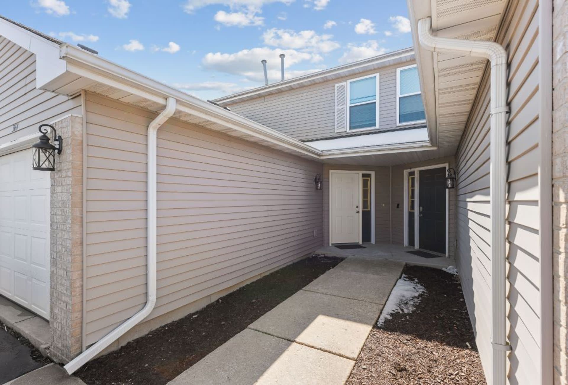 Rockford Townhomes East – photo 2