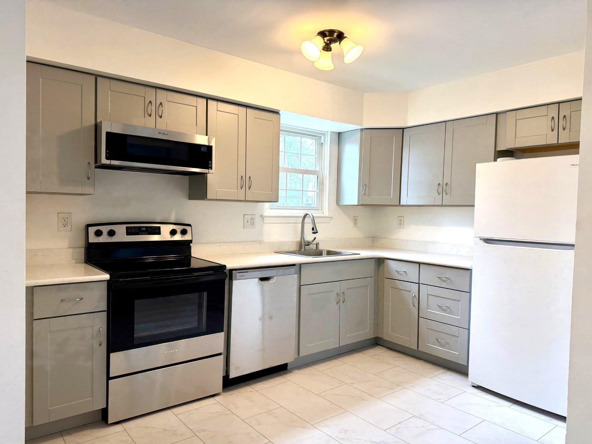 422 VILLAGE Lane – photo 4