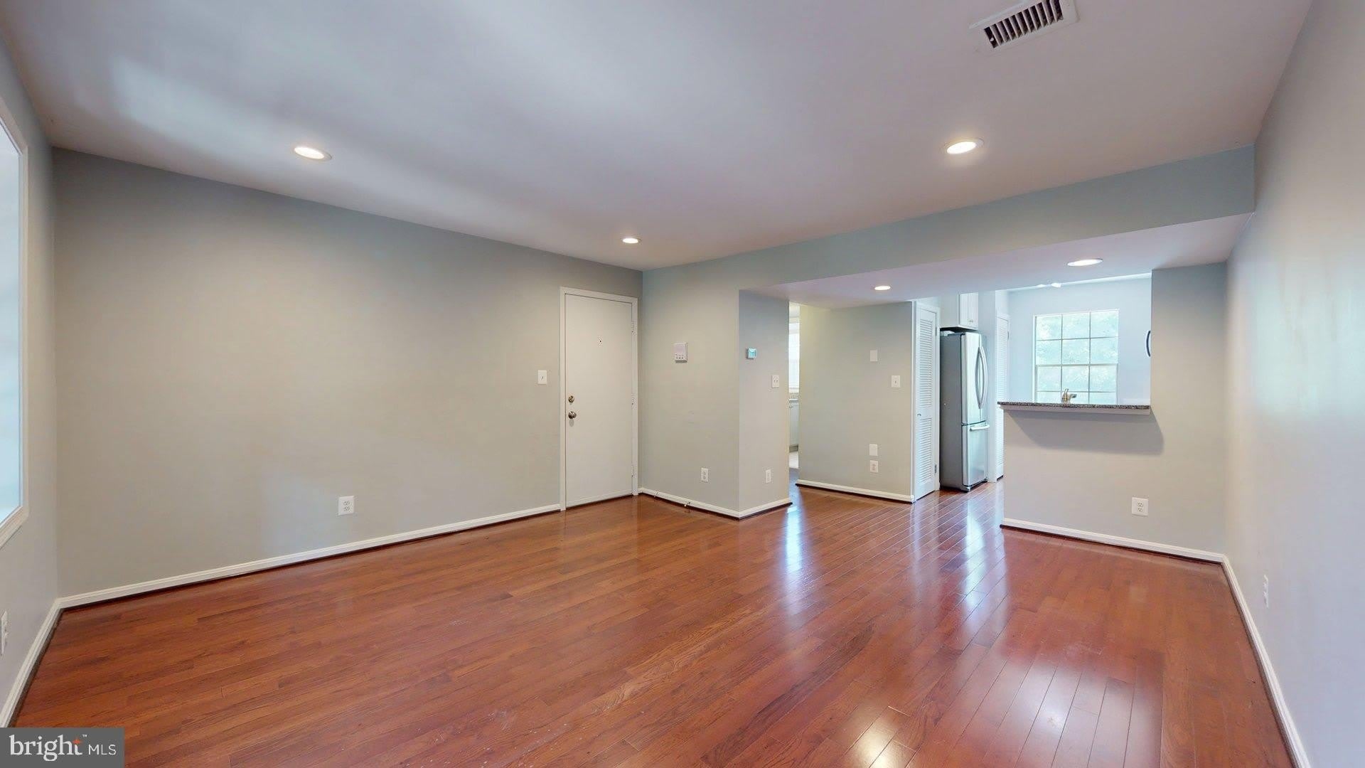 1407 E ABINGDON Drive – photo 2