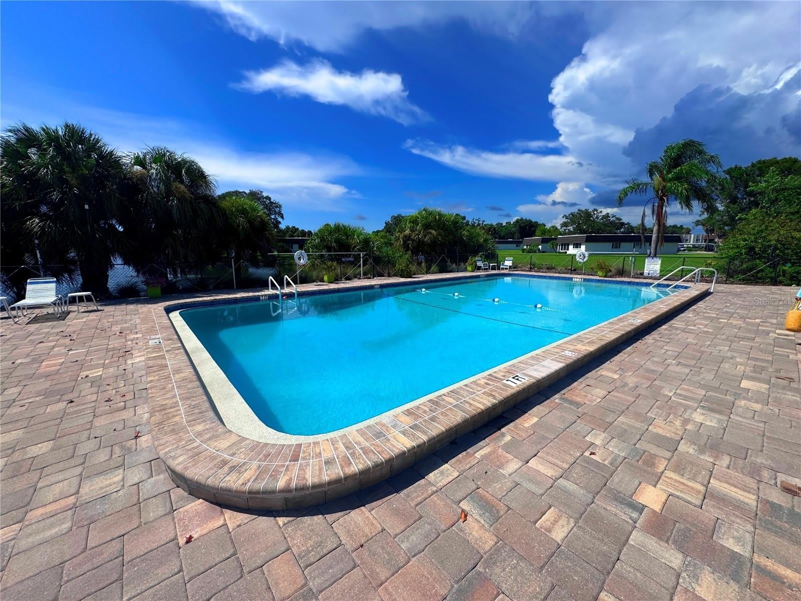 1213 GLEN OAKS Drive E – photo 5